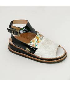 Sandalia De Cuero Leyla bco y charol con arte